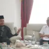 Bupati Dony Ahmad Munir saat Menerima Aundensi dengan Jajaran PMI Kabupaten Sumedang di Ruang Kerja Bupati PP