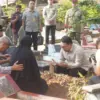 Bupati Sumedang  Dony Ahmad Munir bersama Kepala Staf Presiden Jenderal TNI (Purn) Dudung Abdurachman,  melaku