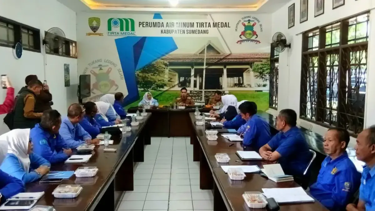 Perumda Air Minum Tirta Medal Sumedang menerima kunjungan kerja Wakil Bupati Sumedang di Aula Kantor Pusat, S