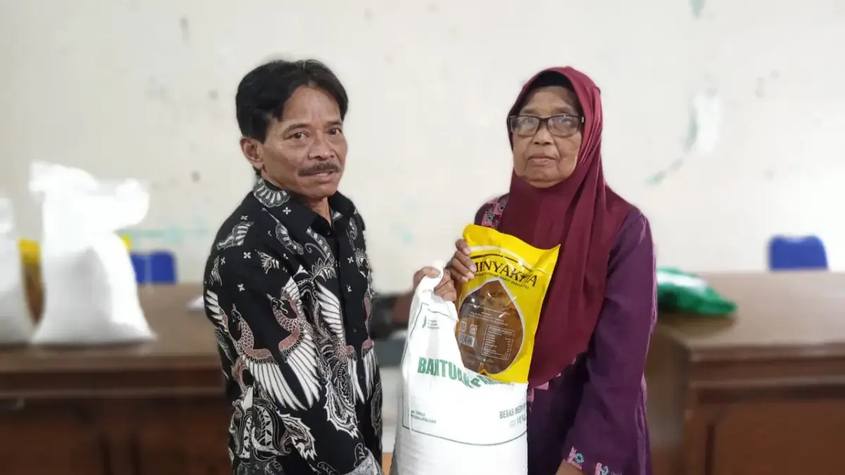 1141 Warga Girimukti Dapat Bantuan 1141 Warga Girimukti Dapat Bantuan