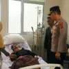 Kapolres Sumedang Jenguk Korban Tertimpa Pohon Tumbang di RS Unpad Jatinangor