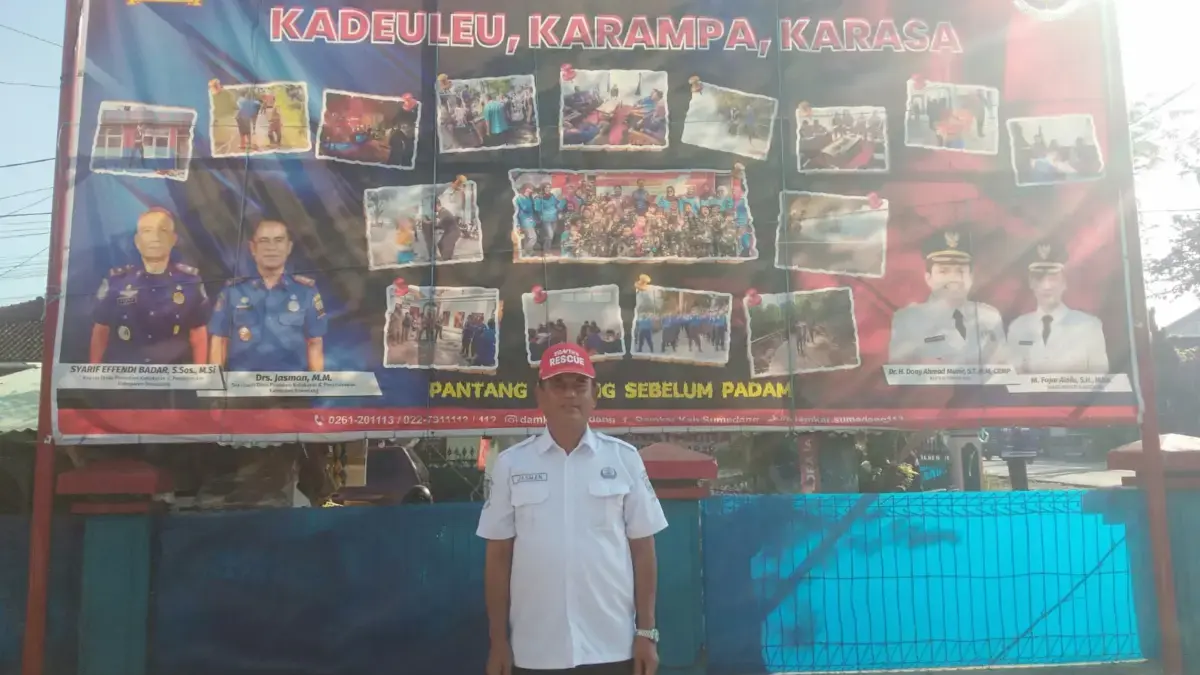 Damkar Sumedang Rutin Gelar Rabu Bersih untuk Jaga Lingkungan dan Kesehatan Damkar Sumedang Rutin Gelar Rabu Bersih untuk Jaga Lingkungan dan Kesehatan
