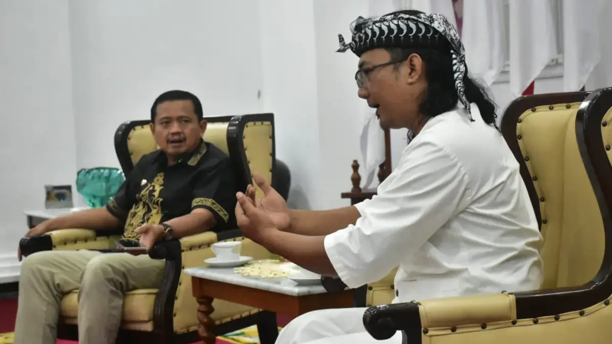 Dewan Kebudayaan Sumedang Sambangi Bupati: Harus Jadi Penggerak Implementasi Perda SPBS Bupati Sumedang Dony Ahmad Munir menerima audiensi Ketua Dewan Kebudayaan Sumedang (DKS) Andi beserta jajaran