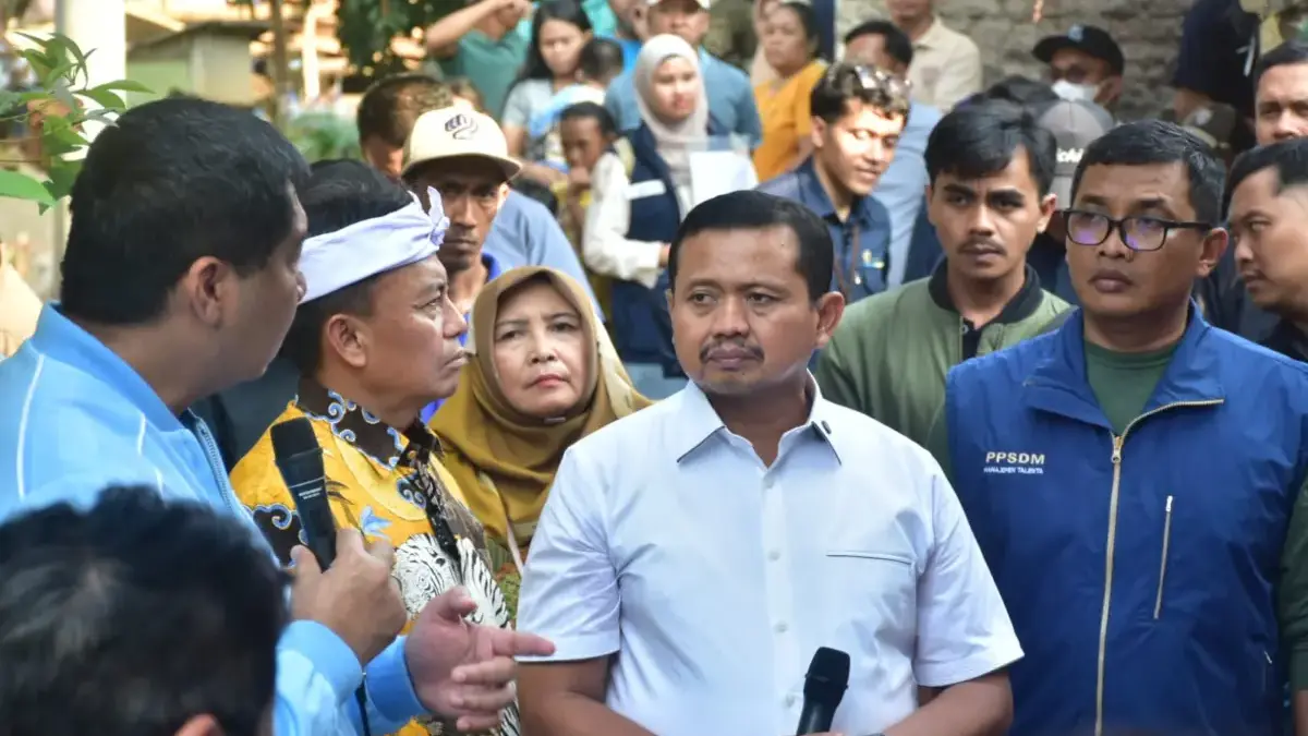 Kuota BSPS untuk Sumedang Melonjak Bupati Dony mengantarkan Menteri Perumahan dan Kawasan Permukiman (PKP) Maruarar Sirait menyatukan program BSP