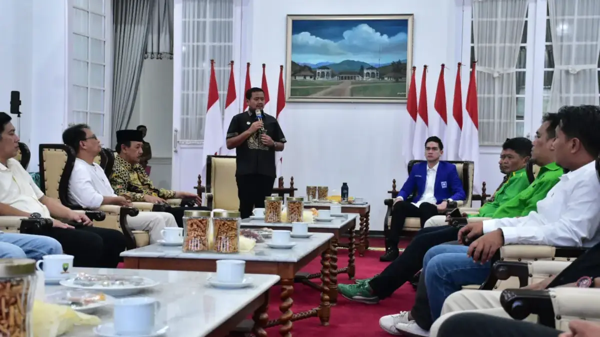 Pemkab Sumedang Salurkan Bantuan Keuangan Kepada Delapan Partai Politik di Gedung Negara, Senin (6/7/2026).
