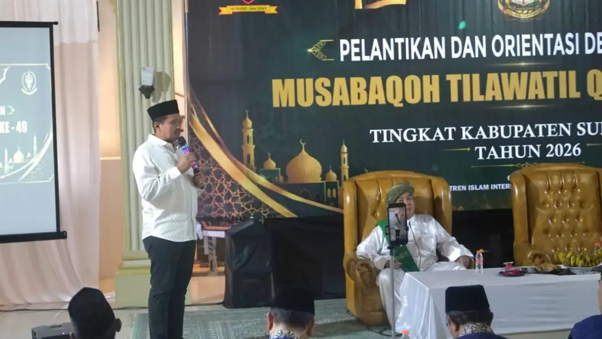 Lantik Dewan Hakim MTQ ke-49, BUPATI: Harus Membumikan Nilai-nilai Al-Qur'an di Sumedang Bupati Sumedang Dony Ahmad Munir melantik 45 orang Dewan Hakim Musabaqah Tilawatil Qur\'an (MTQ) ke-49 Tingkat