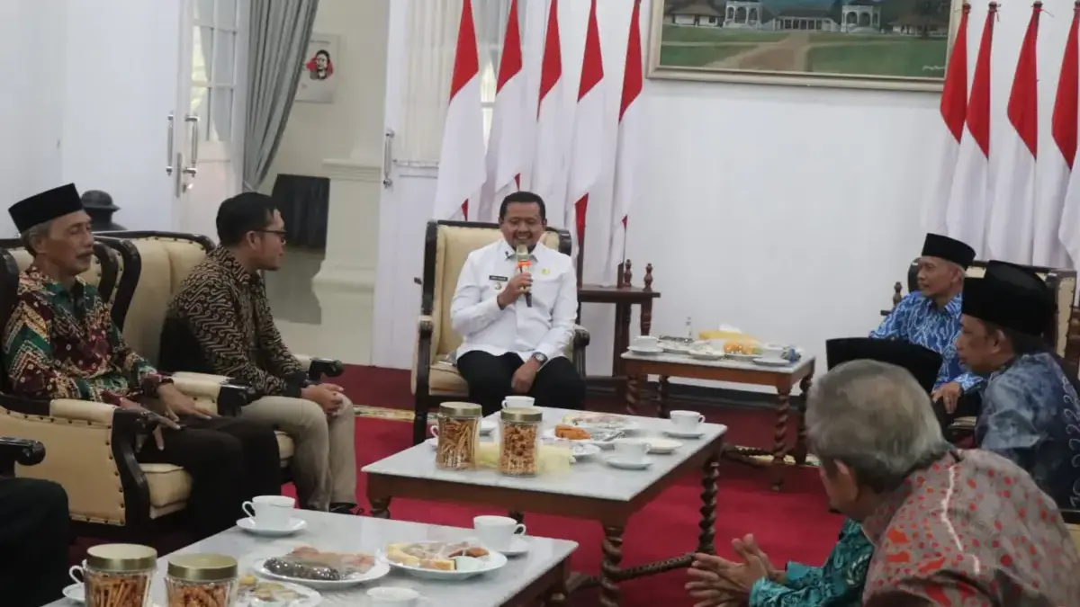 Alumni Guru Darunnajah Jakarta Puji Pesona Wisata Sumedang Bupati Sumedang H. Dony Ahmad Munir menerima kunjungan silaturahmi rombongan Alumni Guru Pondok Pesantren Daru