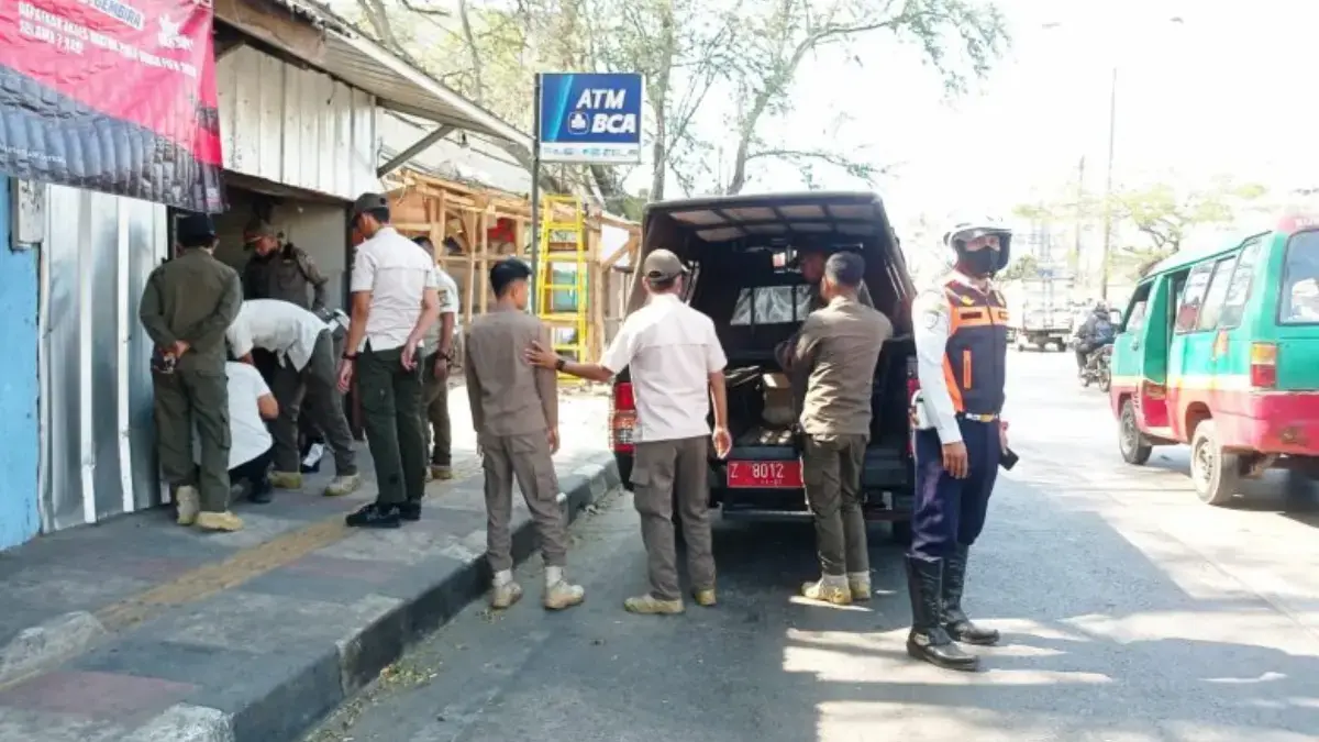 Monitoring Bangunan Liar Berujung Temuan 93 Botol Miras di Jatinangor SATPOL PP SUMEDANG