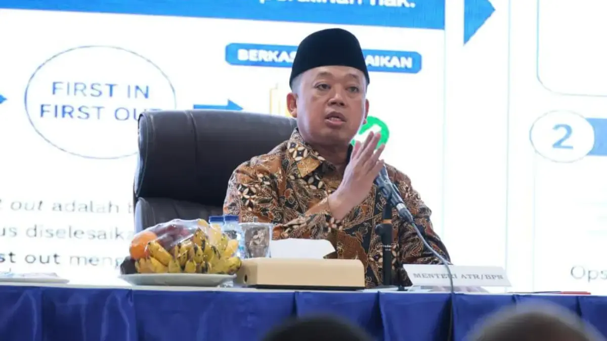 Mentri Nusron Kumpulkan Jajaran di Jatim Masuki Periode Transformasi dan Layanan Tempatkan Rakyat jadi Raja Mentri Nusron Kumpulkan Jajaran di Jatim, Masuki Periode Transformasi
