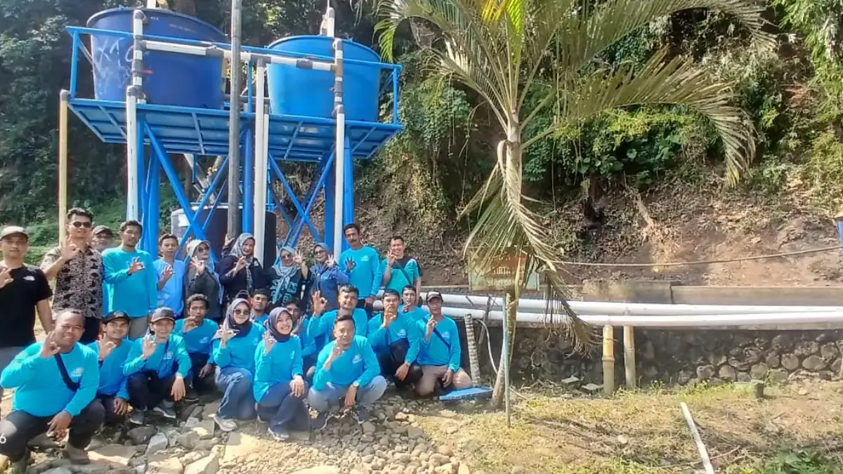 Pegawai Perumda Tirta Medal Bangun Filter Air Secara Manual, Hasilnya Bikin Pasokan Air Sumedang Makin Andal Pegawai Perumda Tirta Medal Bangun Filter Air Secara Manual, Hasilnya Bikin Pasokan Air Sumedang Makin Andal