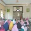 Belajar Ilmu Agama, Bekal Penting bagi Para Ibu dalam Mendidik Keluarga