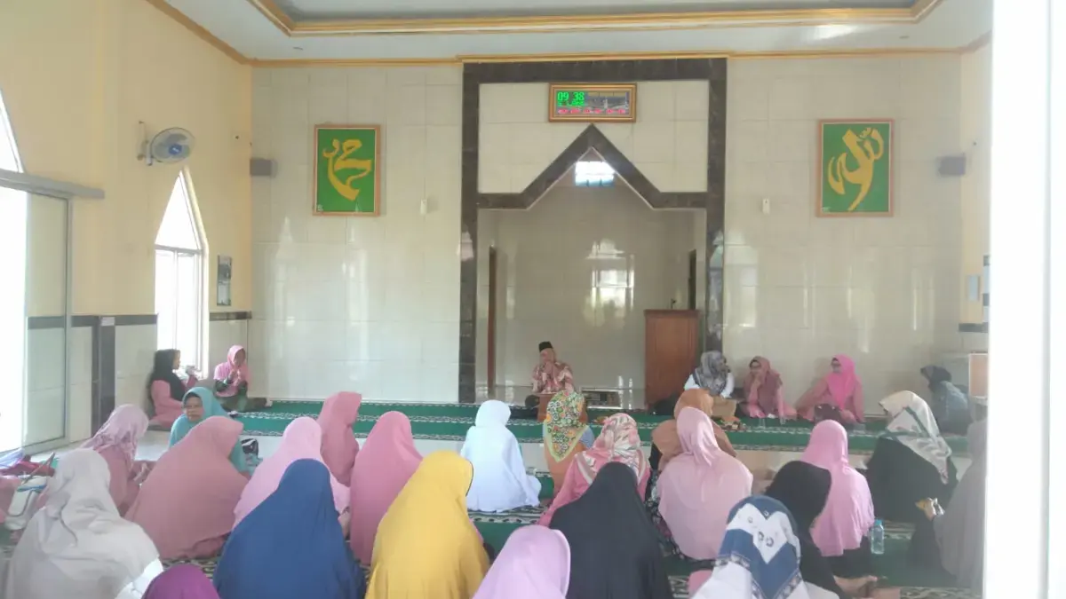 Belajar Ilmu Agama, Bekal Penting bagi Para Ibu dalam Mendidik Keluarga