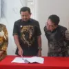 Bupati Sumedang Dony Ahmad Munir secara resmi menyetujui pengangkatan dan penetapan Dicky Kurnia sebagai Direk