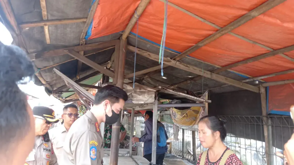 Matangkan Penertiban PKL dan Bangunan Liar, Wabup Fajar: Jangan Mudah Terpancing Situasi di Lapangan Wakil Bupati Fajar menegaskan, seluruh proses penertiban harus dilaksanakan sesuai ketentuan hukum dengan tet
