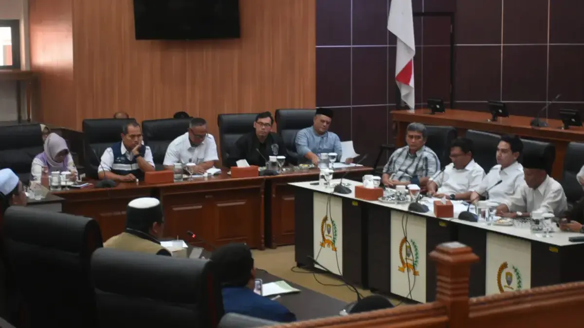 Fajar Pimpin Rapat Tindak Lanjut Pencegahan Penyimpangan Perilaku Seksual, Tekankan Perlindungan Generasi Muda Wakil Bupati Sumedang M. Fajar Aldila memimpin langsung Rapat Tindak Lanjut Pencegahan Penyimpangan Perilaku S