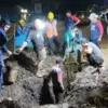 Perumda Air Minum Tirta Medal langsung menerjunkan tim teknis,  untuk melakukan penanganan darurat sejak Rabu