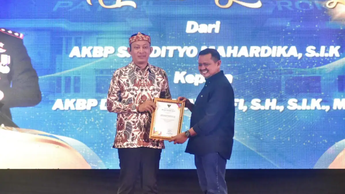 Dony Ahmad Munir: Selamat Jalan Pak Tyo, Selamat Datang Pak Reza di Sumedang Bupati Sumedang Dony Ahmad Munir memiliki kenangan khusus atas inovasi Kapolres Sumedang dari AKBP Sandityo Ma