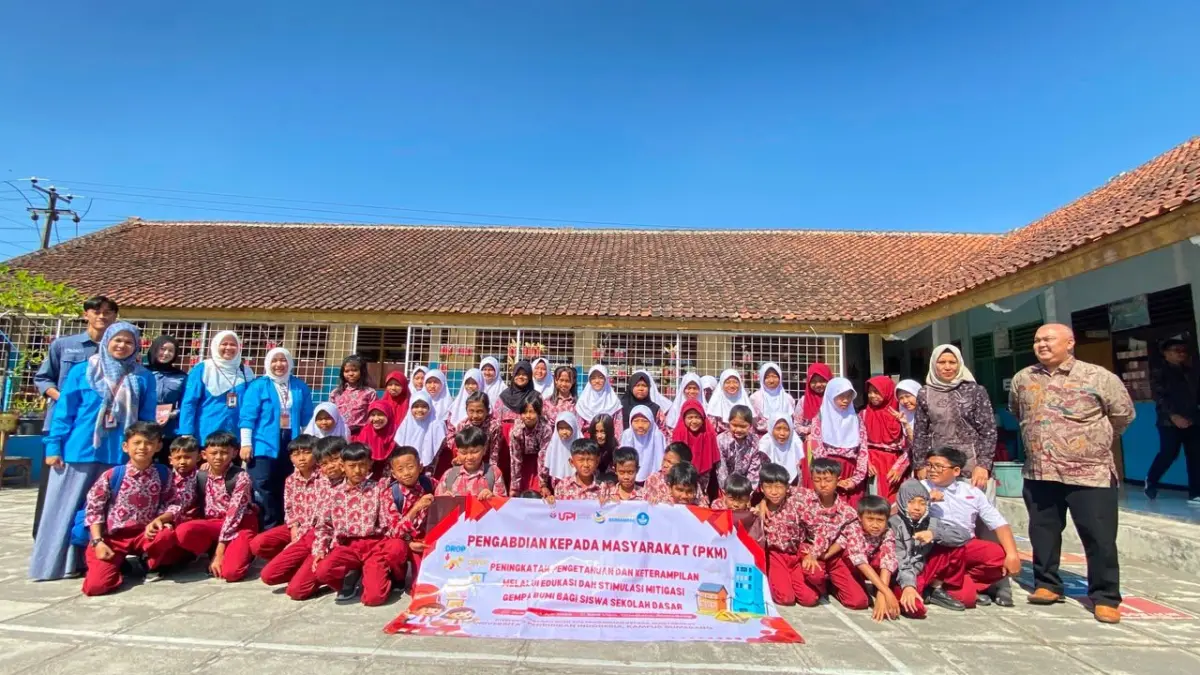 "Jangan Panik, Lindungi Kepala!" Begini Aksi Seru Dosen dan Mahasiswa UPI Kampus Sumedang Latih Anak SD Hadapi