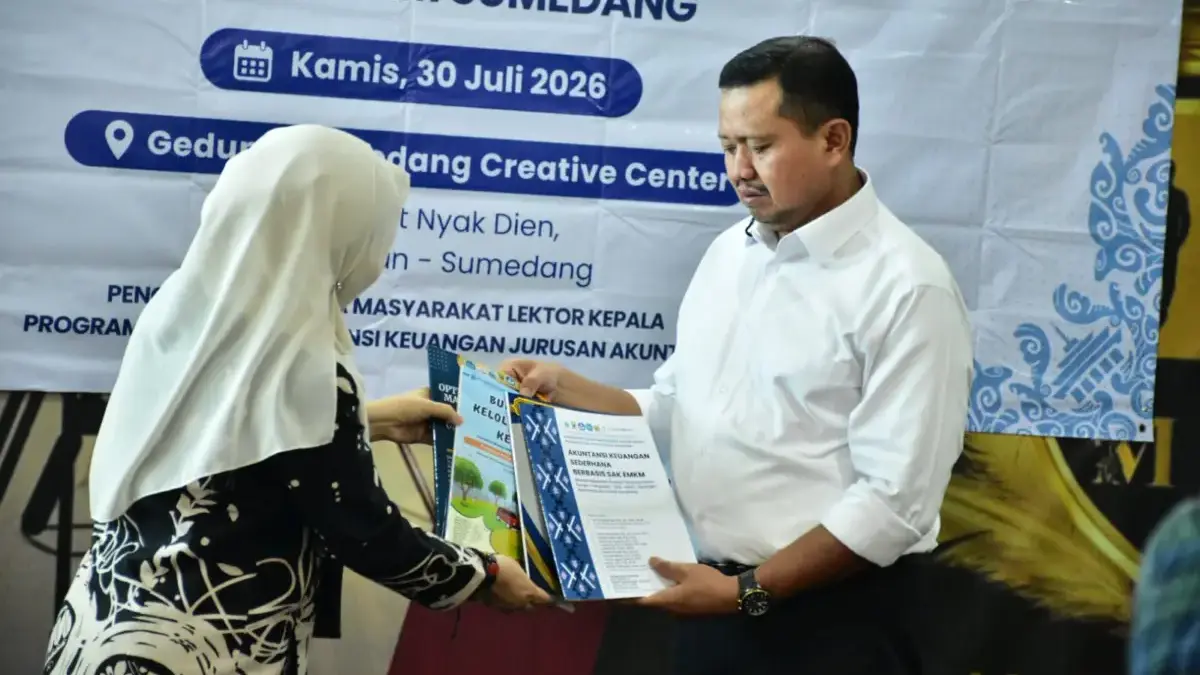 Mahasiswa PNJ Tebar Kebaikan, Dony: Diharapkan Mampu Tingkatkan Kapasitas Pelaku UMKM Bupati Sumedang Dony Ahmad Munir Sumedang menerima kegiatan Pengabdian kepada Masyarakat yang dilaksanakan Le