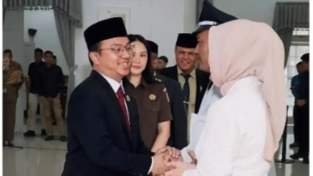 Wakil Ketua DPRD Sumedang Ruli Aditia Meminta Kades Berikan Pelayanan Terbaik untuk Masyarakat Wakil Ketua DPRD Kabupaten Sumedang, Ruli Aditia, menghadiri undangan pelantikan Kepala Desa Cintamulya Kecama