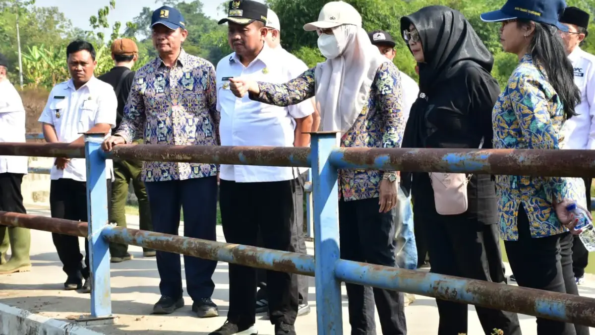 Pembangunan Bendung Rengrang Dipercepat, Bupati: Agar Segera Dirasakan Manfaatnya Bupati Sumedang H. Dony Ahmad Munir turun langsung meninjau Bendung Rengrang di Kabupaten Sumedang bersama din
