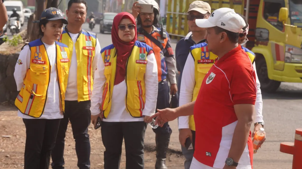 Bupati Dony Menegaskan Kendaraan Sumbu Tiga Dilarang Melewati Kawasan Pendidikan Jatinangor Bupati Dony Menegaskan Kendaraan Sumbu Tiga Dilarang Melewati Kawasan Pendidikan Jatinangor