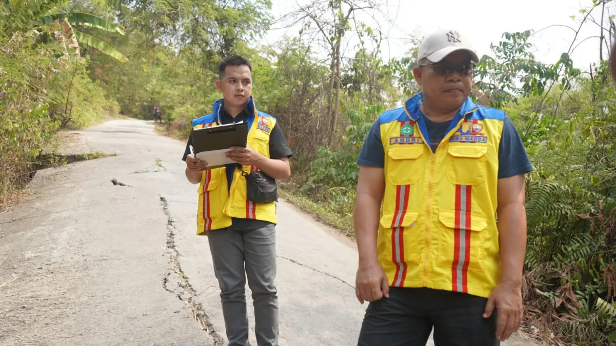 Tiga Kali Diperbaiki, Jalan Haurpapak Terus Amblas, Pemkab Sumedang Siapkan Trase Baru Tiga Kali Diperbaiki, Jalan Haurpapak Terus Amblas, Pemkab Sumedang Siapkan Trase Baru