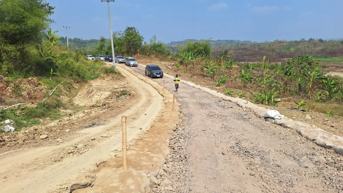 Sejumlah Titik Amblas, Bupati Dony Gerak Cepat Tangani Jalan Lingkar Sadawarna Sejumlah Titik Amblas, Bupati Dony Gerak Cepat Tangani Jalan Lingkar Sadawarna