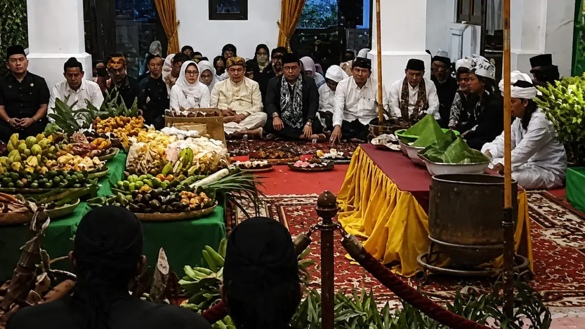 Bukan sekadar malam biasa.Di tengah rangkaian Festival Keraton Sumedang Larang yang dimulai Kamis (13/8/2026),