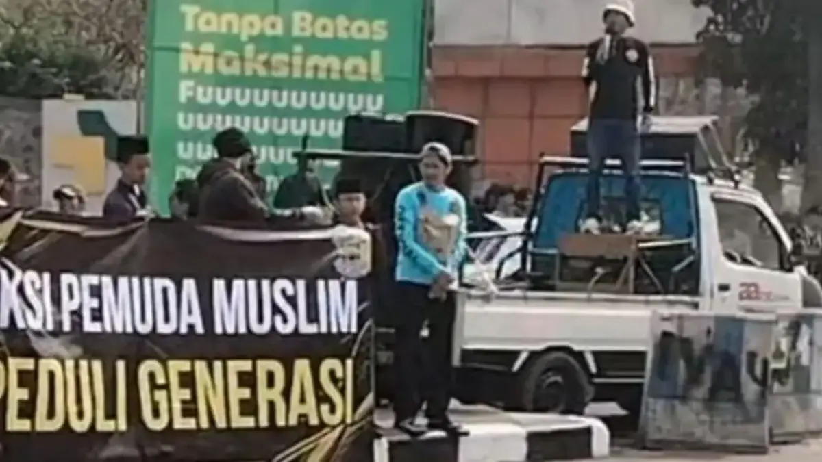 Aliansi Pemuda Muslim Peduli Generasi (APMPG) menggelar aksi damai di kawasan Pangdam, Pangkalan Damri Jatinan