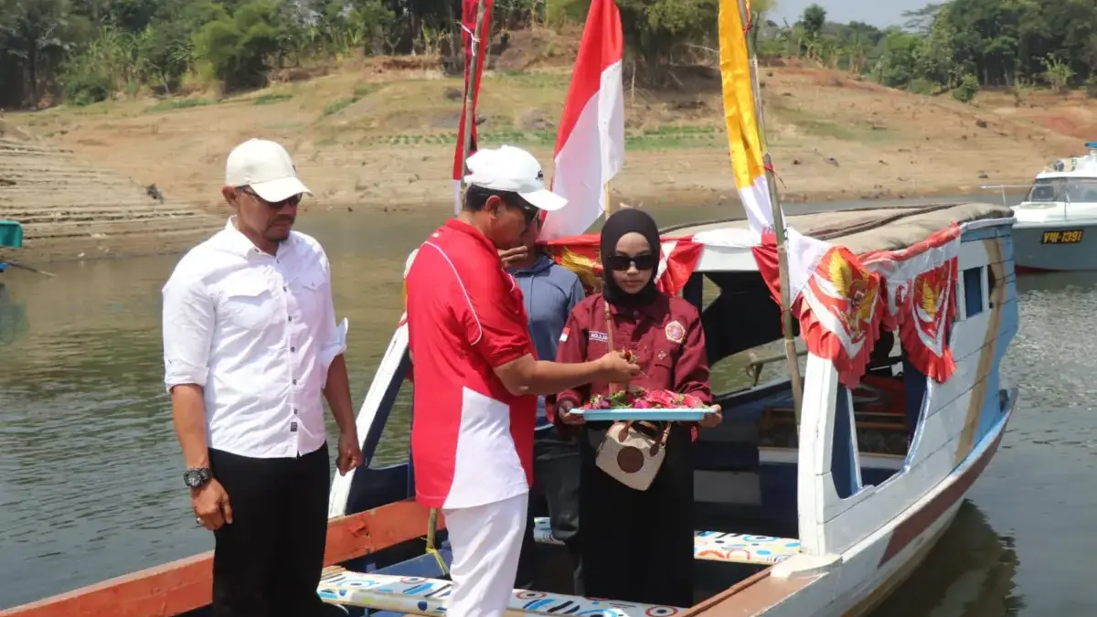 Parade Perahu Pasirtugaran Jadi Magnet Wisata Baru dan Penggerak Ekonomi Masyarakat Jatigede Parade Perahu Pasirtugaran Jadi Magnet Wisata Baru dan Penggerak Ekonomi Masyarakat Jatigede