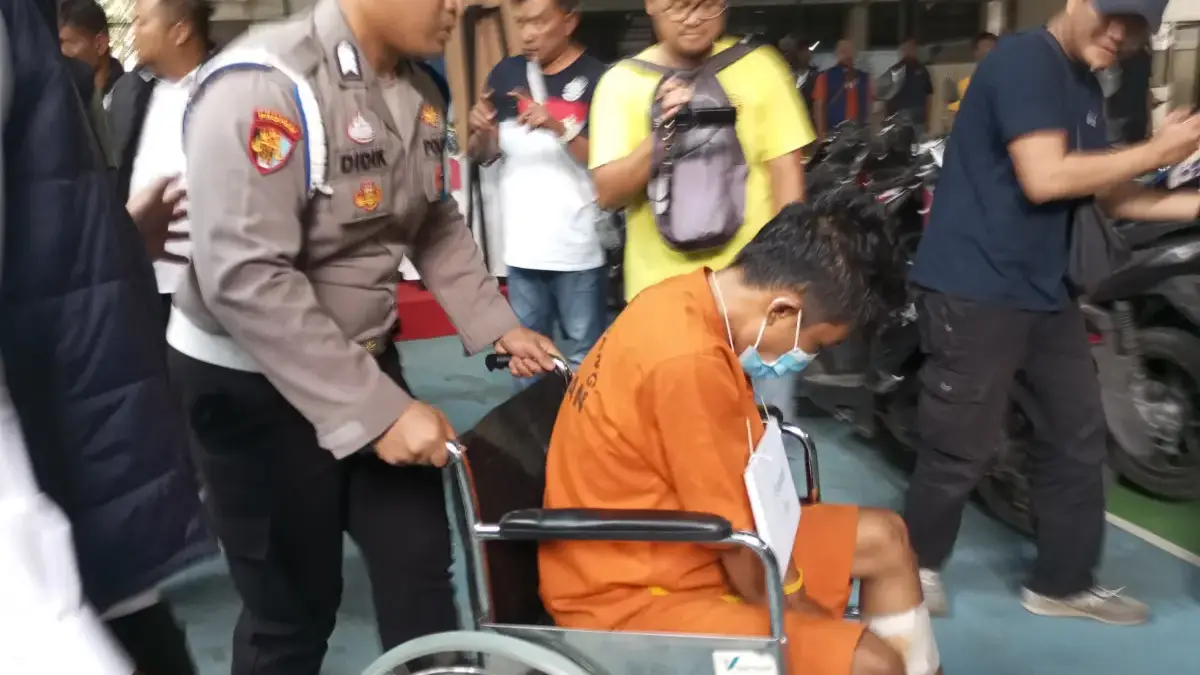 Waspada, Kawanan Maling Motor Berkeliaran, Honda Beat Jadi Sasaran Empuk TAK BERKUTIK: Salah seorang dari kawanan maling motor terpaksa menggunakan kursi roda, lantaran tak bisa berja