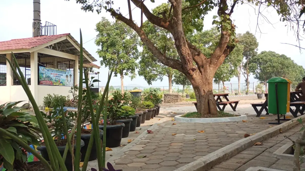Sulap Pusat Pemerintahan Jadi Ruang Publik Modern, Warga Bisa Olahraga, Rekreasi hingga Belajar Kelola Sampah Wajah Pusat Pemerintahan Sumedang (PPS) terus berubah. Kawasan yang selama ini identik sebagai pusat aktivita