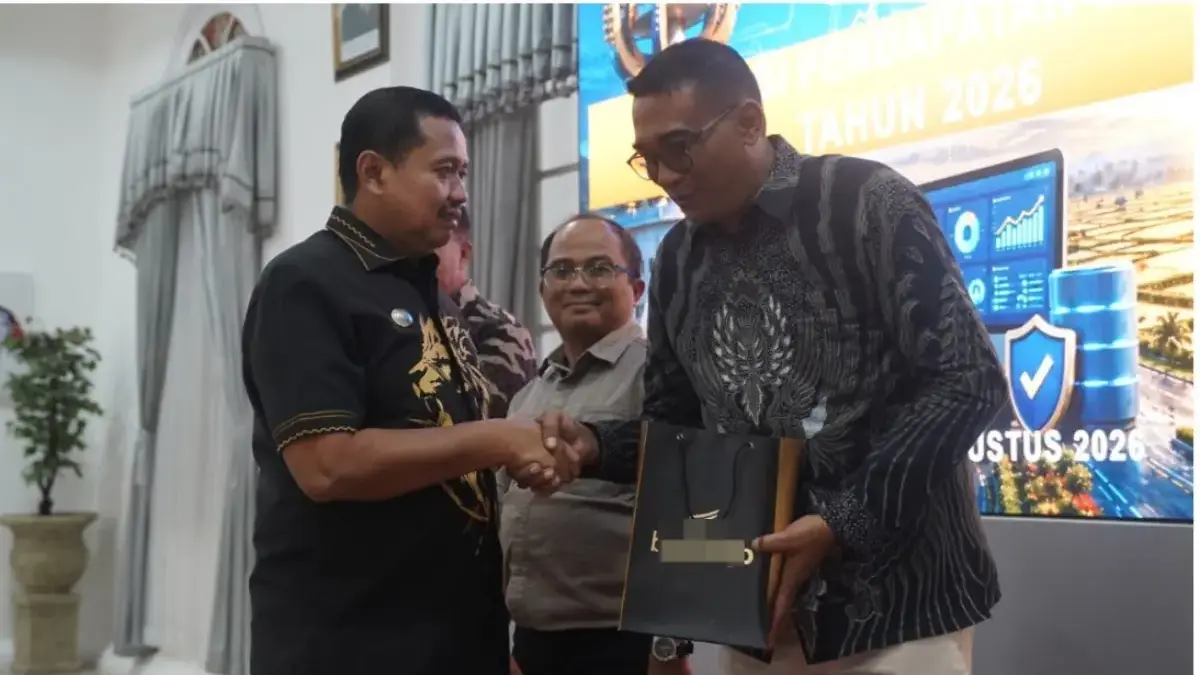 Pengelolaan Pendapatan Daerah Tanggung Jawab Bersama, Dony: Tidak Boleh Terkotak-kotak Bupati Sumedang Dony Ahmad Munir menghadiri kegiatan Evaluasi Pendapatan Daerah Tahun 2026 yang diselenggaraka