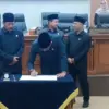 DPRD Kabupaten Sumedang bersama Pemerintah Daerah Kabupaten Sumedang menandatangani Nota Kesepakatan mengenai