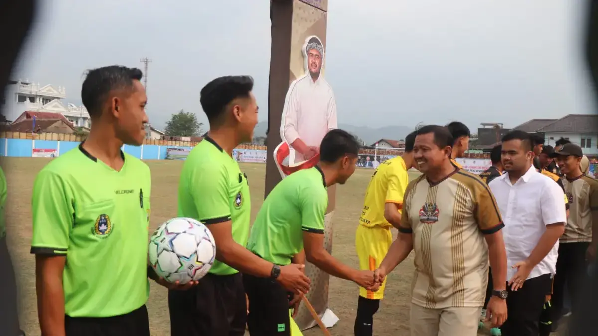 Perburuan talenta muda sepak bola Kabupaten Sumedang resmi dimulai. Piala Dony-Yoshua U-21 yang memperebutkan
