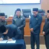 Rapat Paripurna DPRD Kabupaten Sumedang dengan agenda penandatanganan Nota Kesepakatan Perubahan Kebijakan Umu