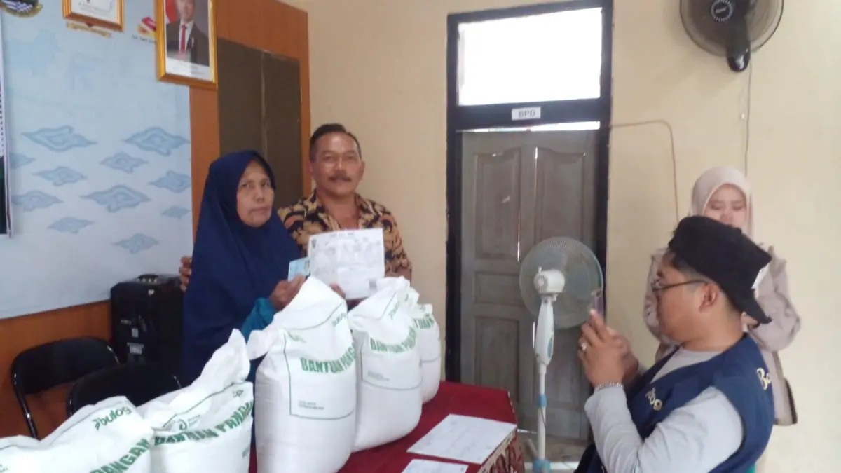 484 Warga Kebonjati Terima Bantuan Beras 484 Warga Kebonjati Terima Bantuan Beras