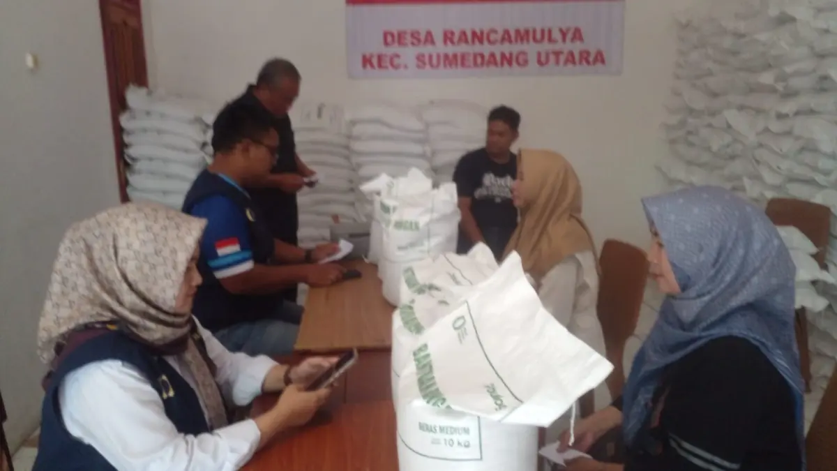 Pemdes Rancamulya Keluhkan Data Beras Bansos Masih Kurang Tepat Sasaran Pemdes Rancamulya Keluhkan Data Beras Bansos Masih Kurang Tepat Sasaran