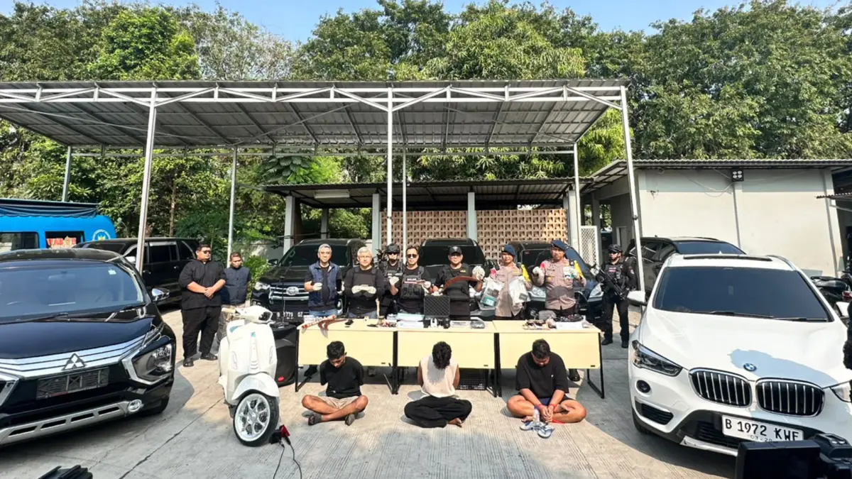 Tim Gabungan BNN RI dan Polda Metro Jaya Ringkus Bos Narkoba Kampung Bahari dan Geledah Sarang Bandar Tim Gabungan BNN RI dan Polda Metro Jaya Ringkus Bos Narkoba Kampung Bahari dan Geledah Sarang Bandar