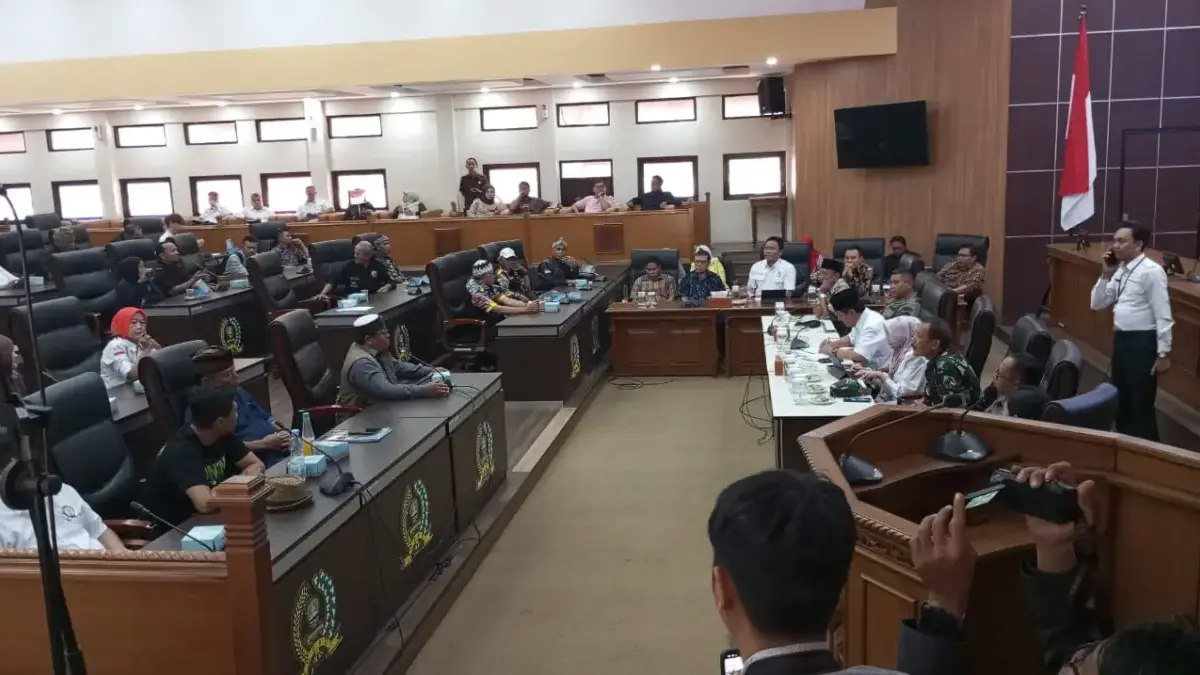 Soroti Isu Wabup, Gabungan Ormas Sambangi DPRD Sumedang