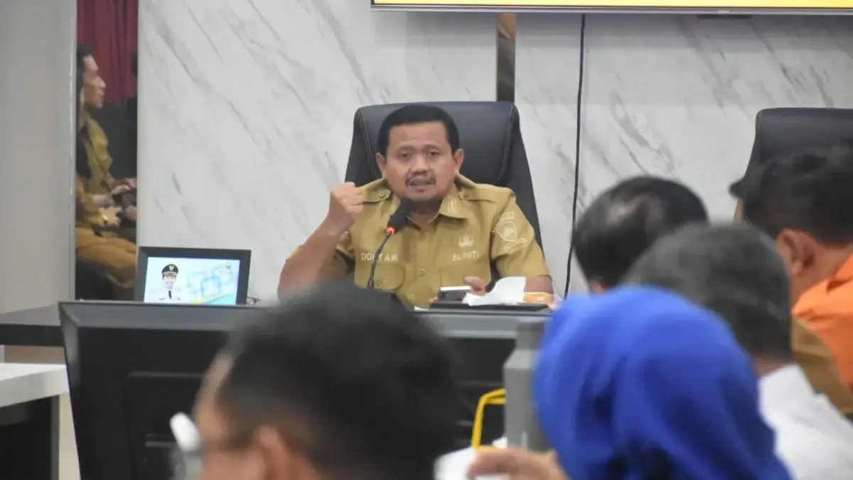 Karhutla Sumedang Melonjak 99 Persen, Bupati Perkuat Pencegahan dan Patroli Bupati Sumedang H. Dony Ahmad Munir mengatakan, penanganan Karhutla tidak boleh hanya dilakukan ketika api sud