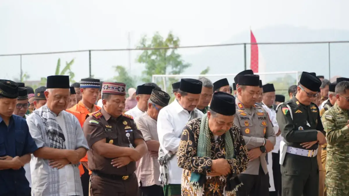 Pemda Sumedang Gelar Salat Istisqa, Ikhtiar Bersama Memohon Turunnya Hujan Pemda Sumedang Gelar Salat Istisqa, Ikhtiar Bersama Memohon Turunnya Hujan