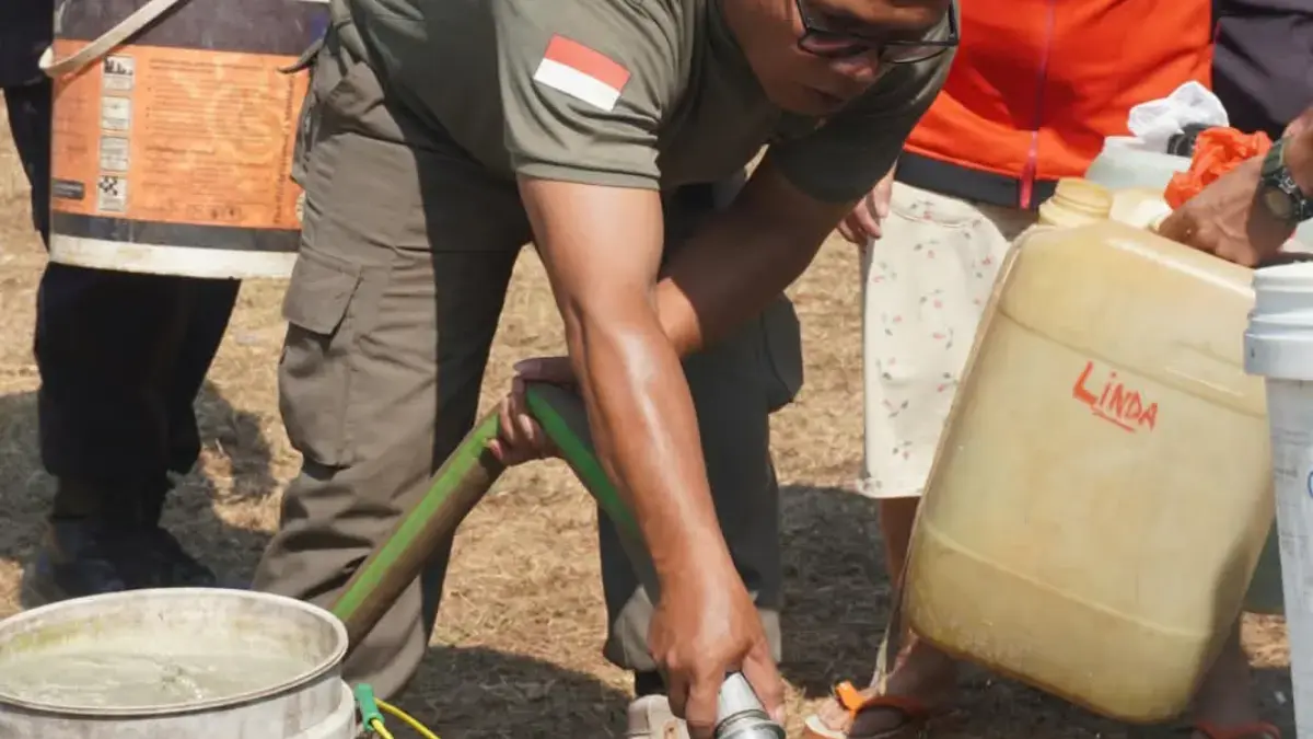 Warga Pasirhuni Dapat Bantuan Air Bersih Warga Pasirhuni Dapat Bantuan Air Bersih