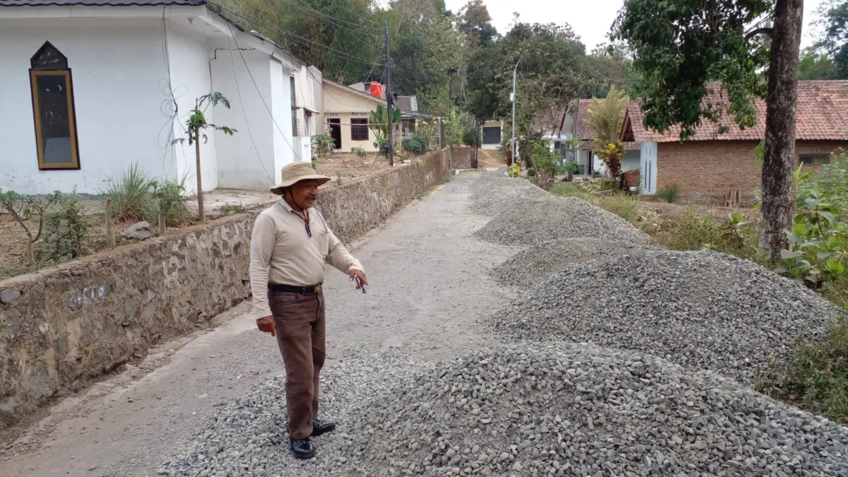 Jalan Ciater Galudra Mulai Diperbaiki