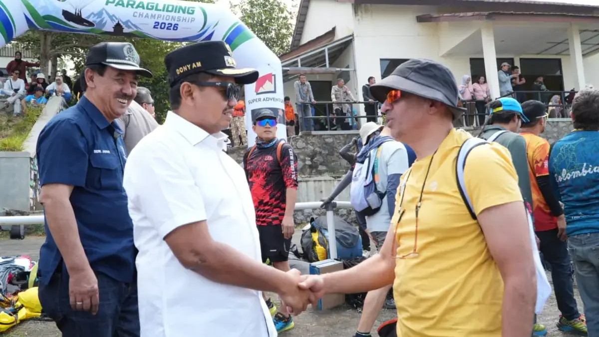 Bupati Sambut Pilot Paralayang dari Dubai Bupati Sambut Pilot Paralayang dari Dubai