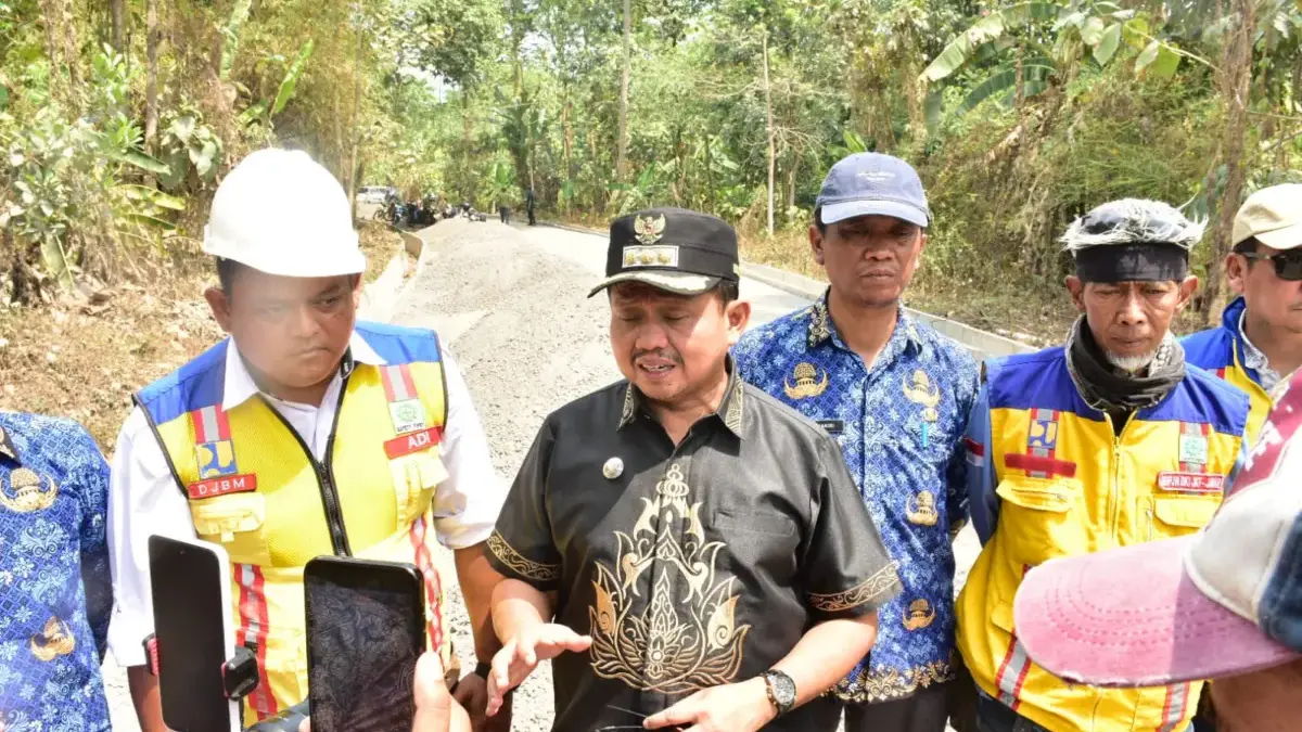 Jalan Burujul- Sanca Akan diHotmix Minggu Ini Jalan Burujul- Sanca Akan diHotmix Minggu Ini