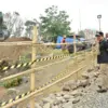 Tinjau Progres Pembangunan, Bupati Sumedang Targetkan Jembatan Sasak Bereum Ujungjaya Rampung Akhir
