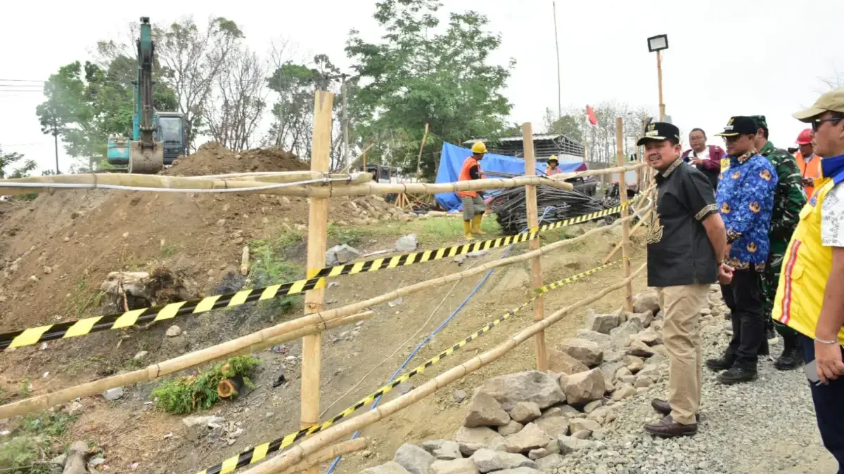 Tinjau Progres Pembangunan, Bupati Sumedang Targetkan Jembatan Sasak Bereum Ujungjaya Rampung Akhir Desember Tinjau Progres Pembangunan, Bupati Sumedang Targetkan Jembatan Sasak Bereum Ujungjaya Rampung Akhir