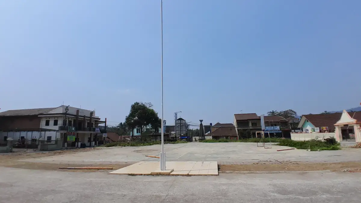 Pagar Dibongkar, Alun-Alun Tanjungkerta Ditata